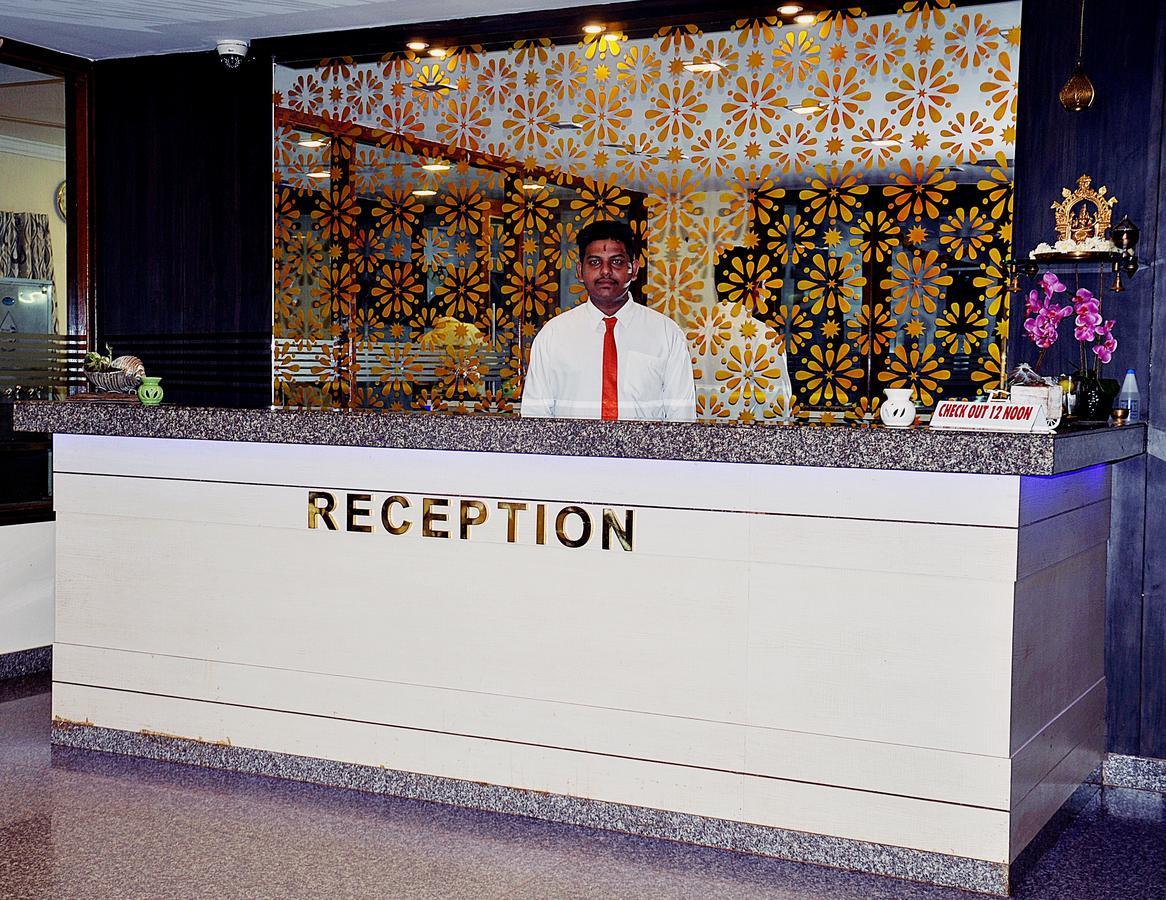 Hotel Mookambika Palace Kolluru Buitenkant foto