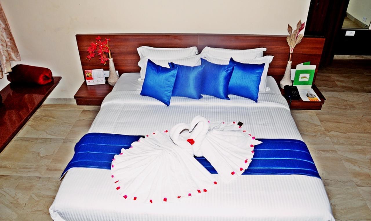Hotel Mookambika Palace Kolluru Buitenkant foto