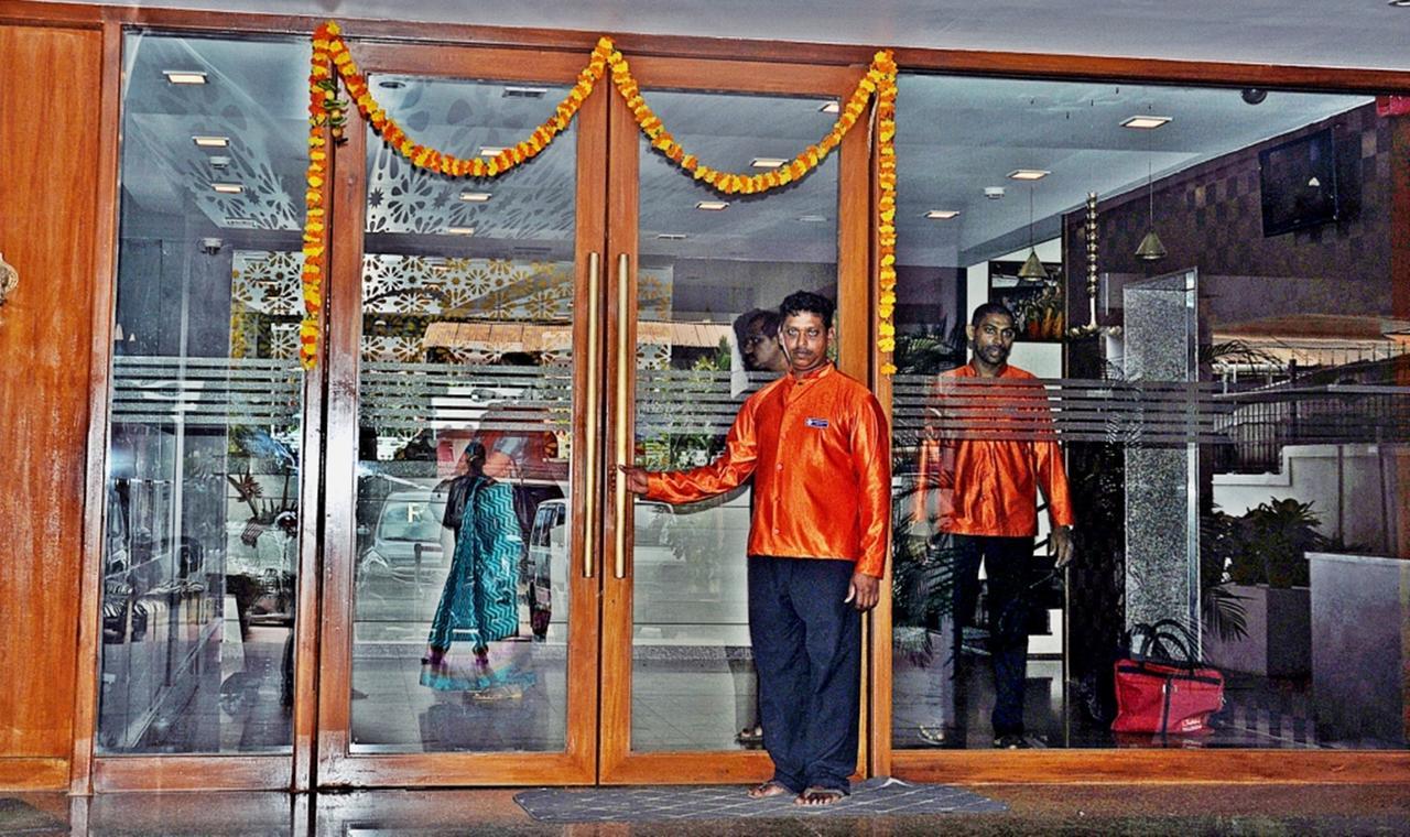 Hotel Mookambika Palace Kolluru Buitenkant foto