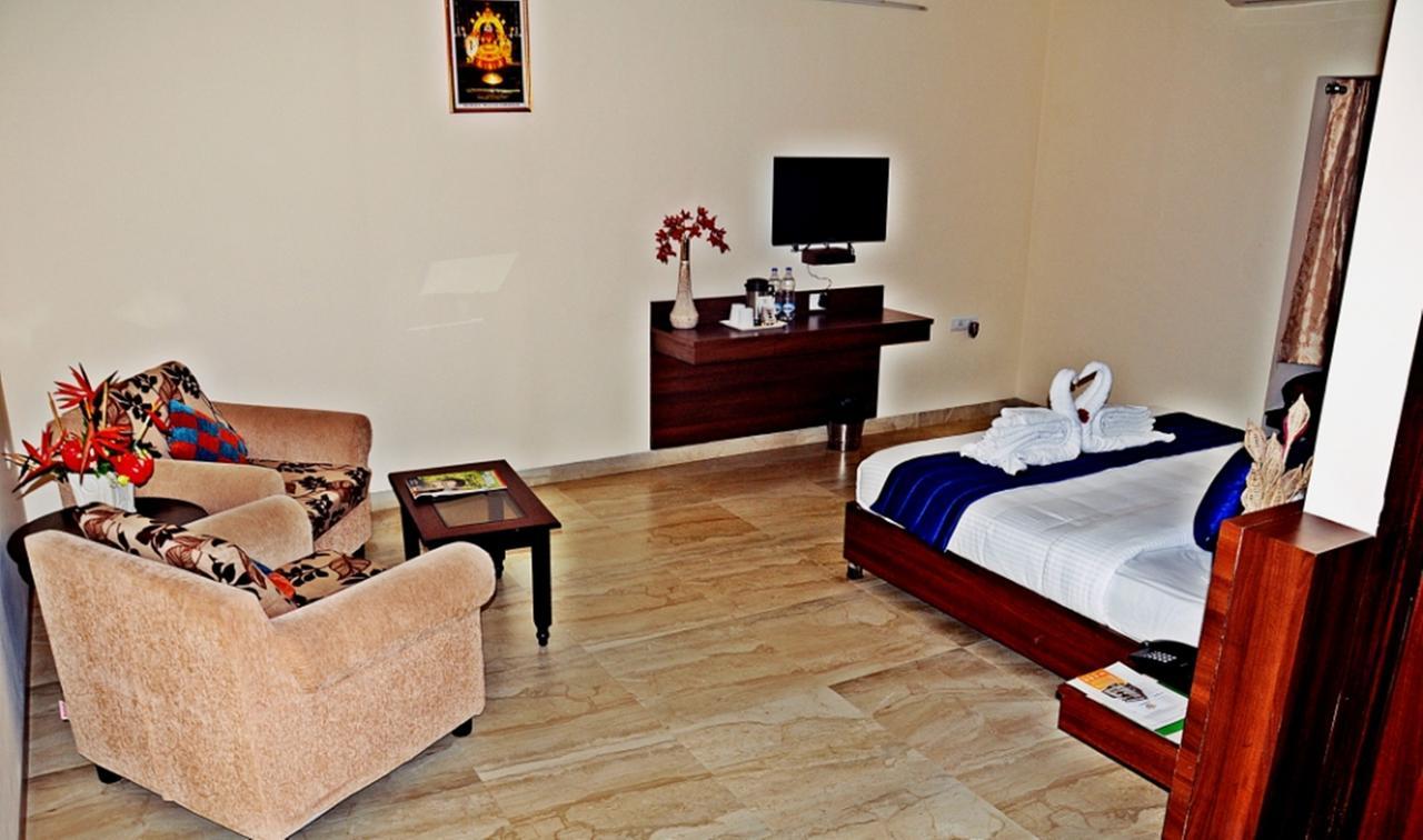 Hotel Mookambika Palace Kolluru Buitenkant foto