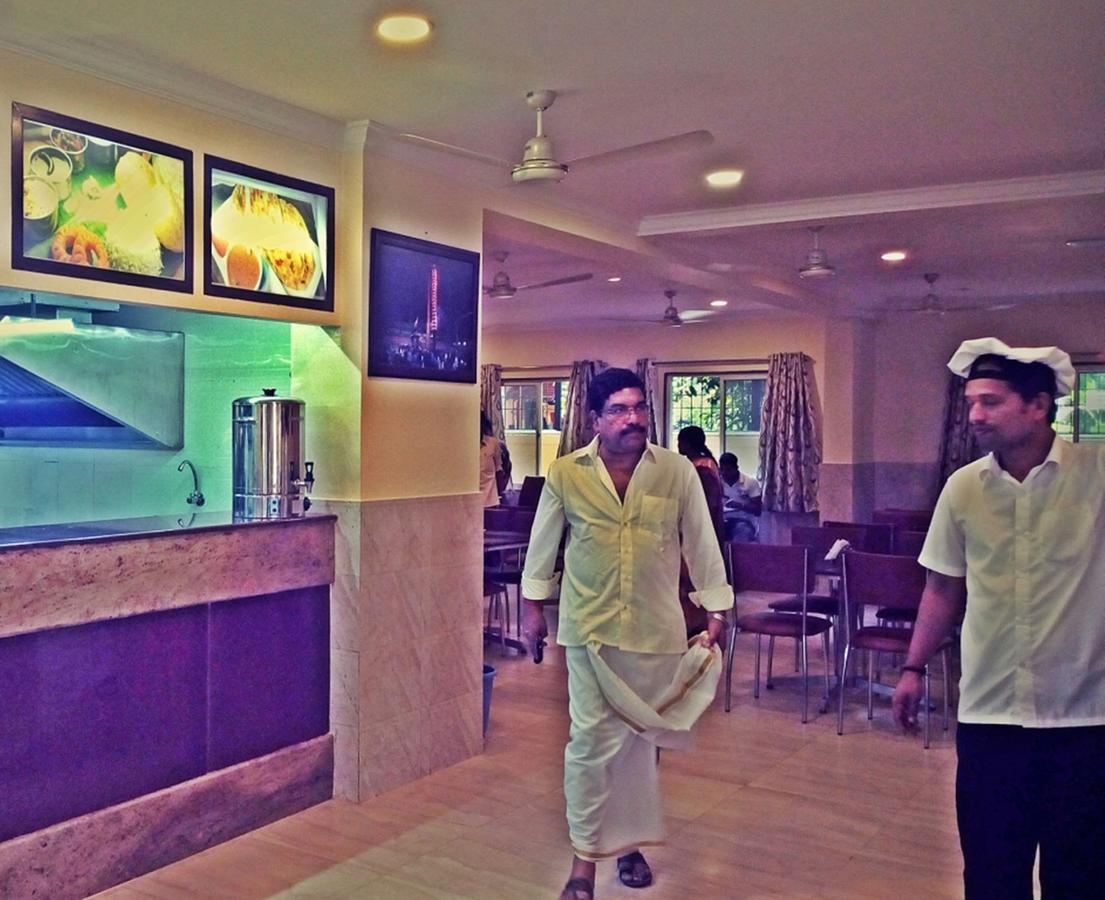 Hotel Mookambika Palace Kolluru Buitenkant foto