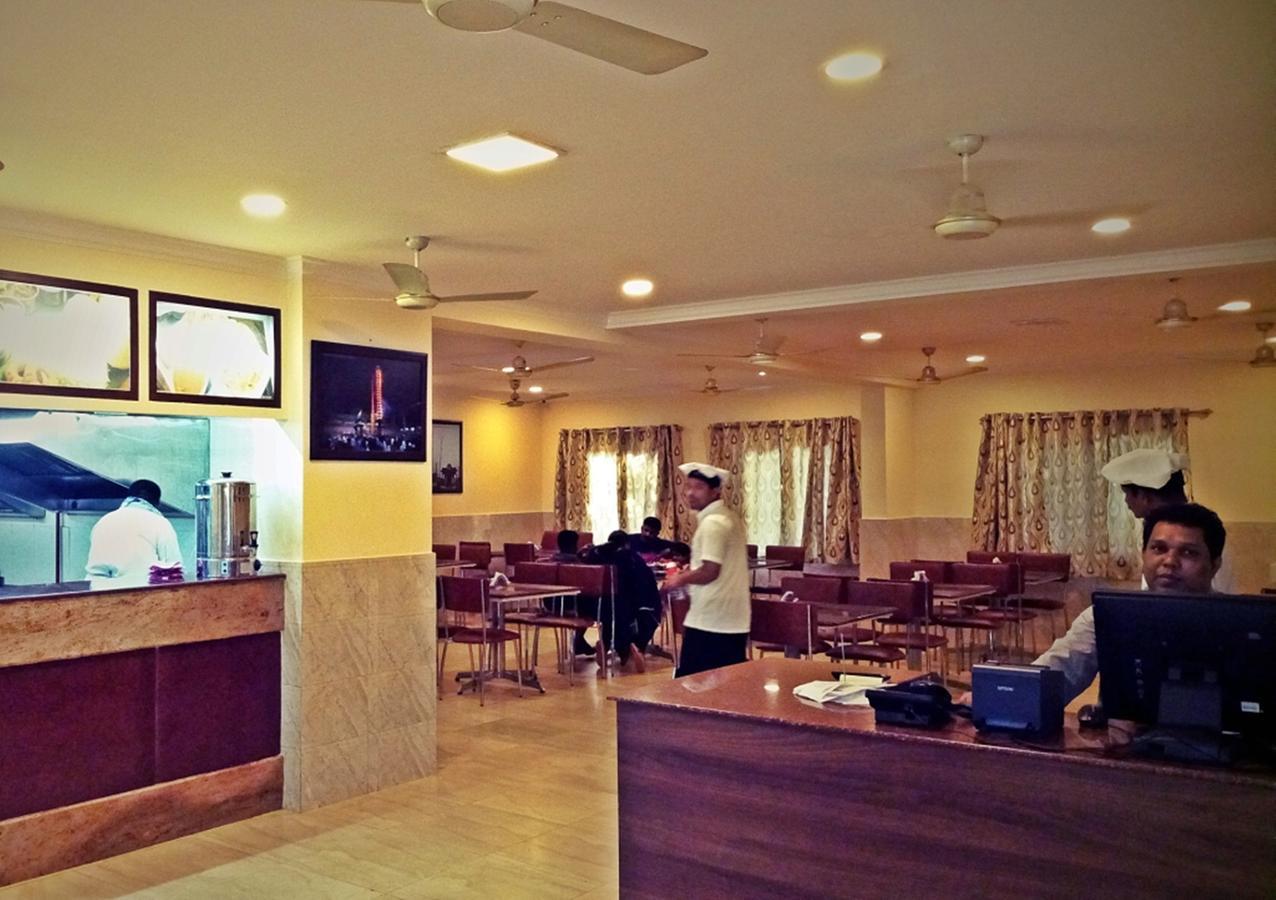 Hotel Mookambika Palace Kolluru Buitenkant foto