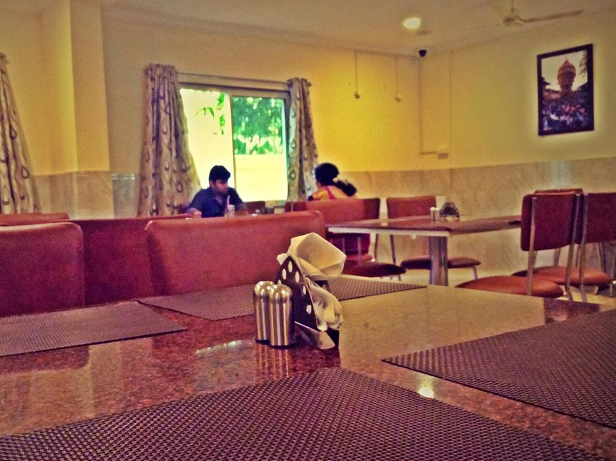 Hotel Mookambika Palace Kolluru Buitenkant foto