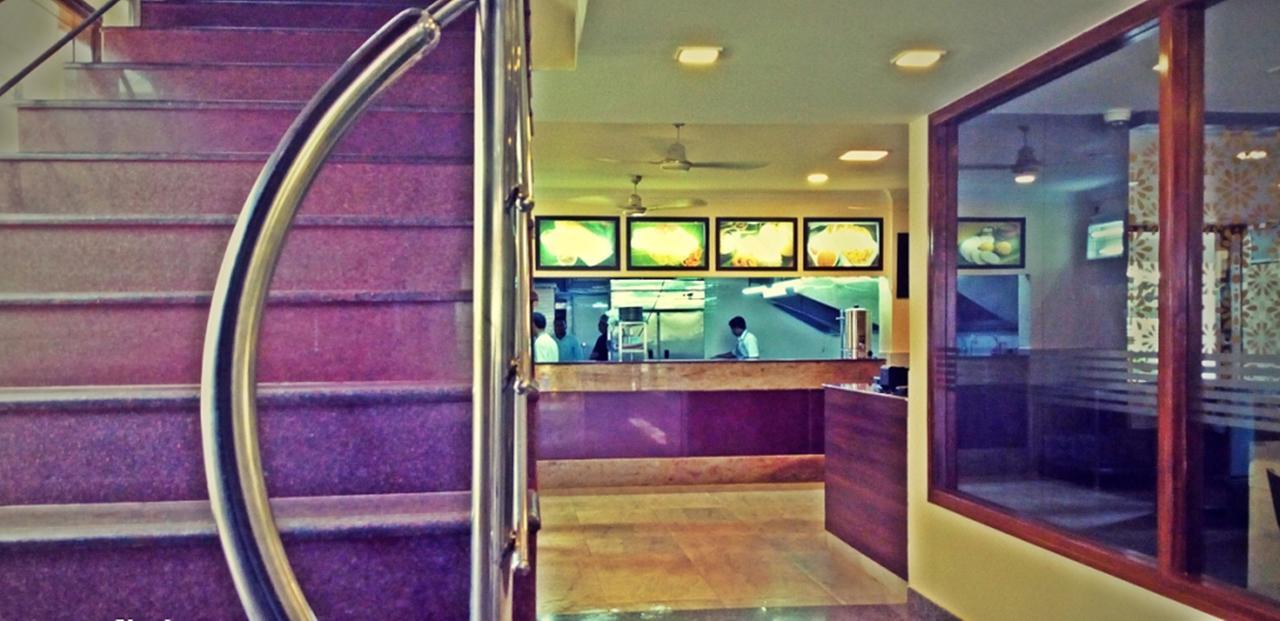 Hotel Mookambika Palace Kolluru Buitenkant foto